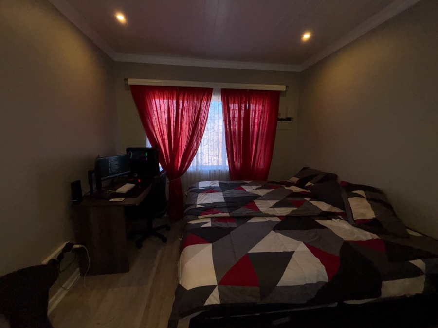 2 Bedroom Property for Sale in Pellissier Free State